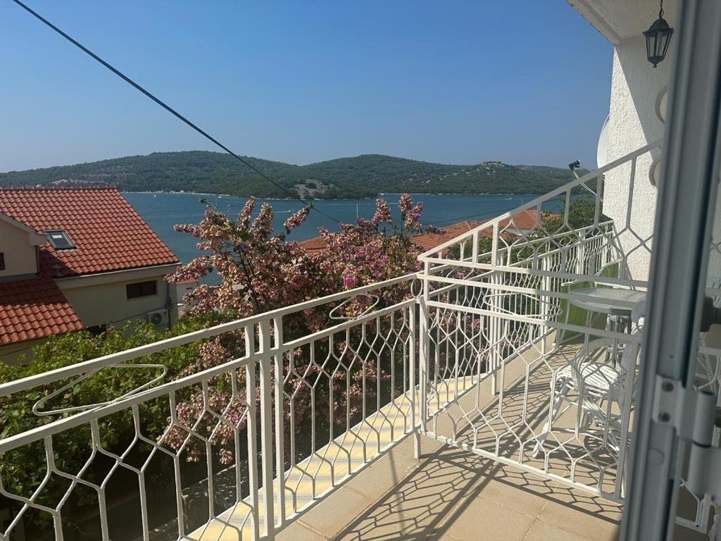 Marina Apartmani Tisno Murter Extérieur photo